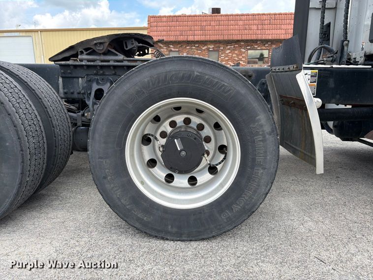 image for item FK3089 2022 Kenworth T680 semi truck
