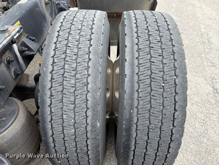image for item FK3089 2022 Kenworth T680 semi truck