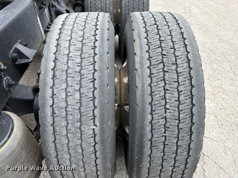 image for item FK3089 2022 Kenworth T680 semi truck