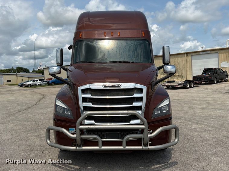 image for item FK3090 2019 Freightliner Cascadia semi truck