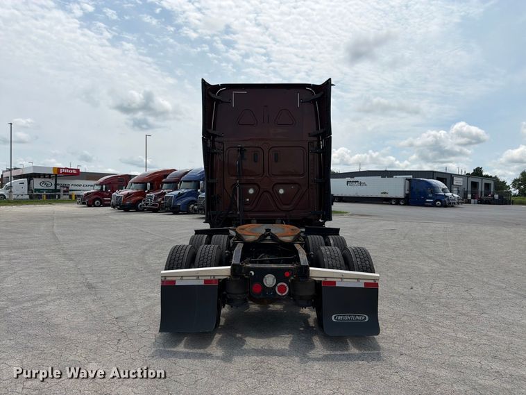 image for item FK3090 2019 Freightliner Cascadia semi truck