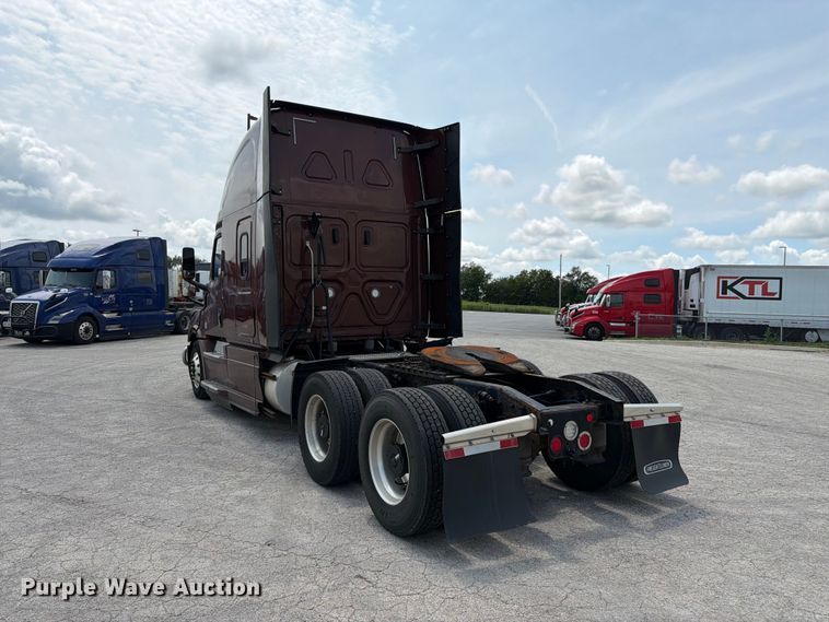 image for item FK3090 2019 Freightliner Cascadia semi truck