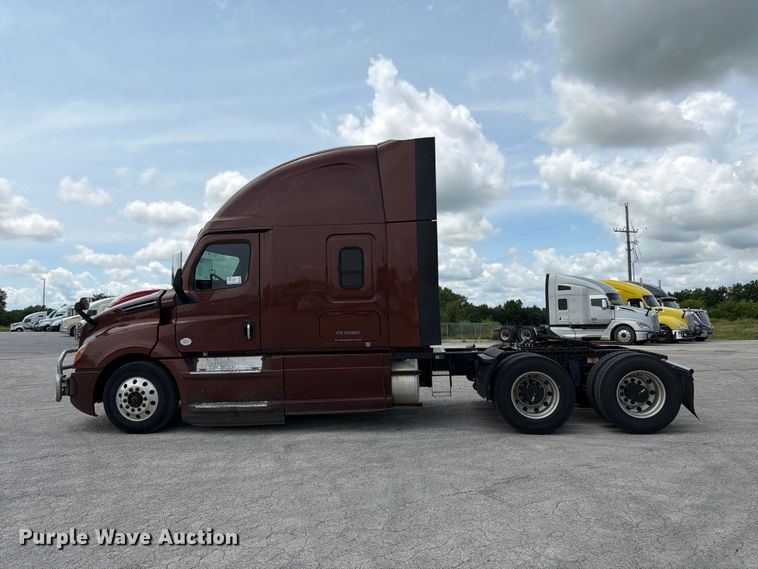 image for item FK3090 2019 Freightliner Cascadia semi truck