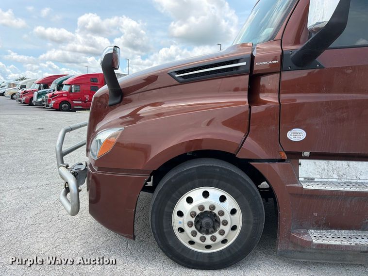 image for item FK3090 2019 Freightliner Cascadia semi truck