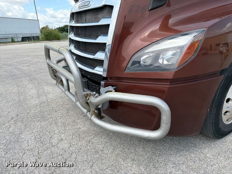 image for item FK3090 2019 Freightliner Cascadia semi truck