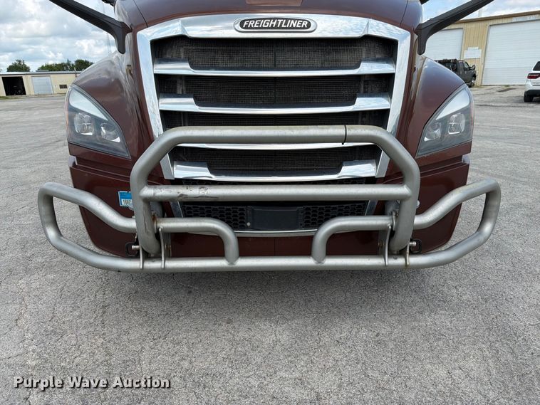 image for item FK3090 2019 Freightliner Cascadia semi truck