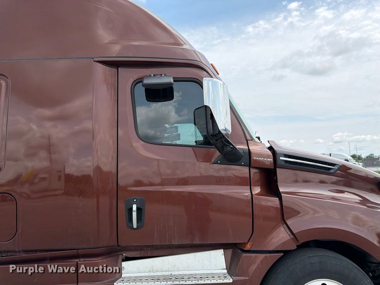 image for item FK3090 2019 Freightliner Cascadia semi truck
