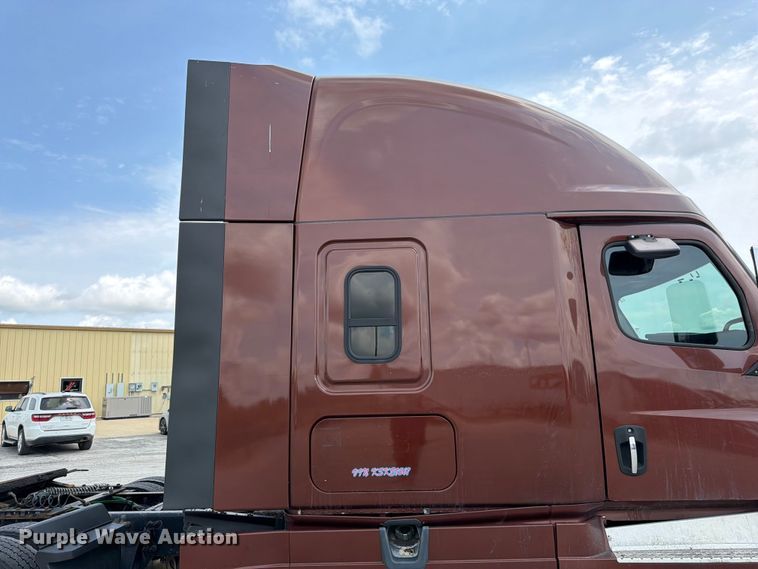 image for item FK3090 2019 Freightliner Cascadia semi truck