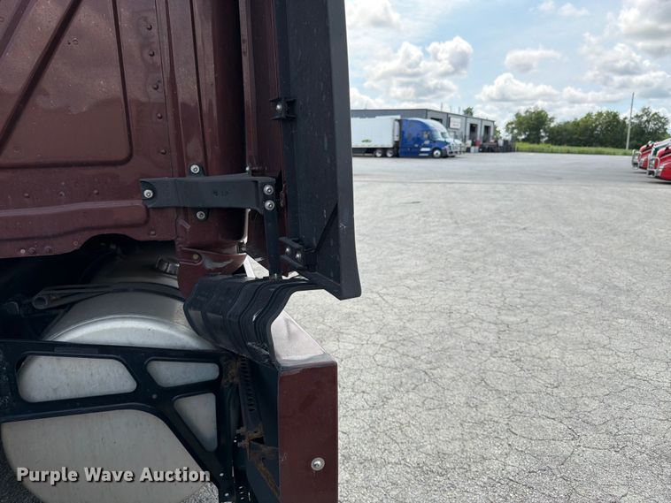 image for item FK3090 2019 Freightliner Cascadia semi truck