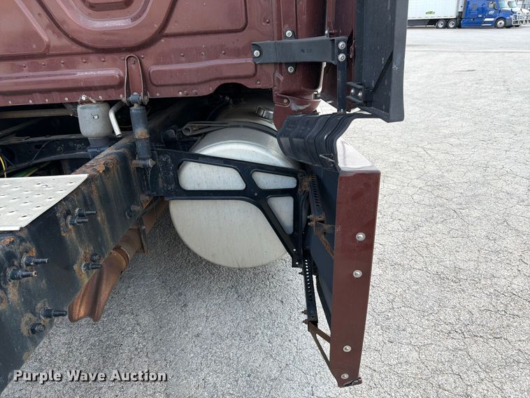 image for item FK3090 2019 Freightliner Cascadia semi truck