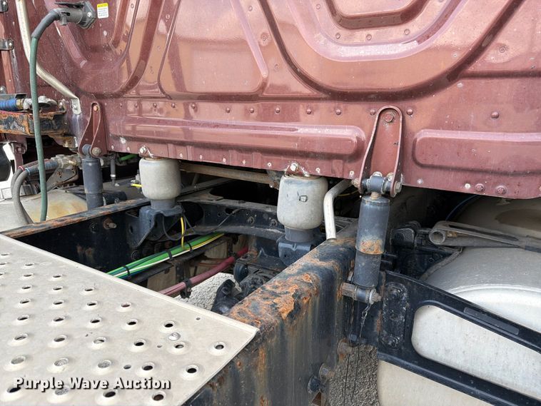 image for item FK3090 2019 Freightliner Cascadia semi truck