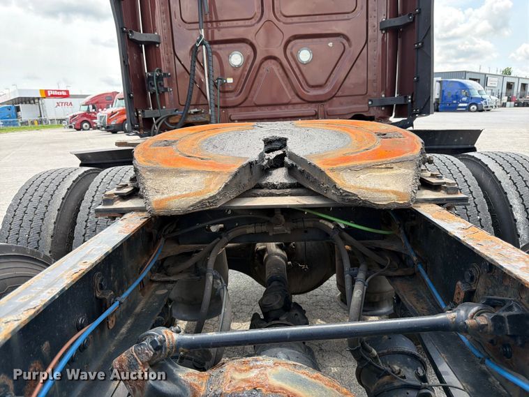 image for item FK3090 2019 Freightliner Cascadia semi truck