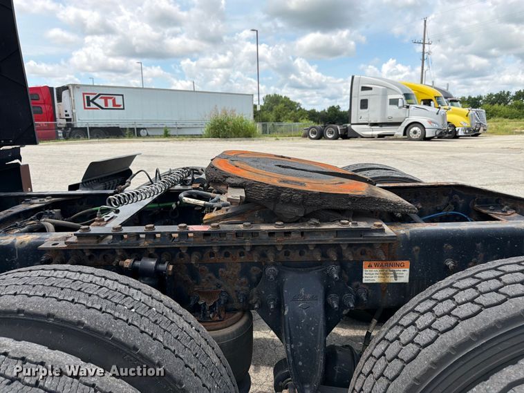image for item FK3090 2019 Freightliner Cascadia semi truck