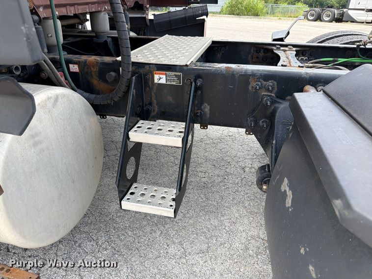 image for item FK3090 2019 Freightliner Cascadia semi truck