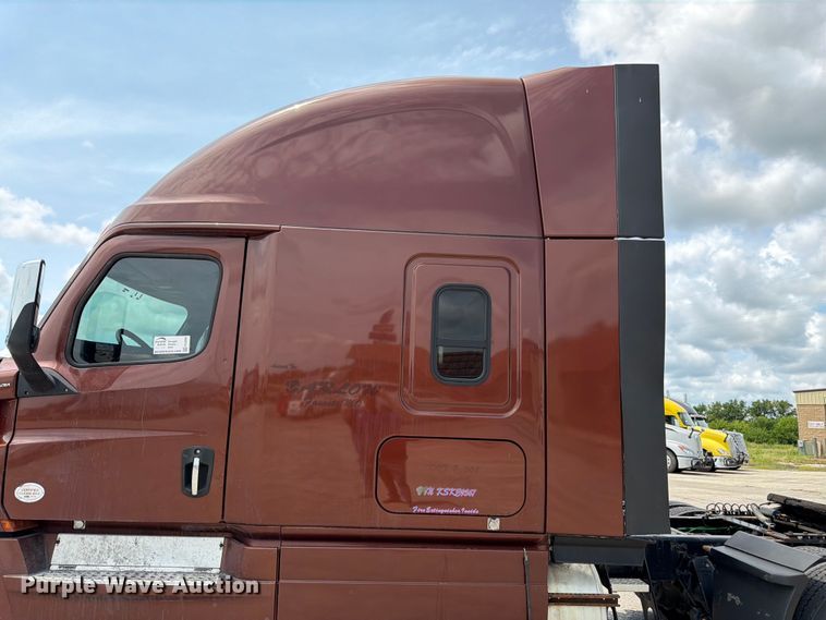 image for item FK3090 2019 Freightliner Cascadia semi truck