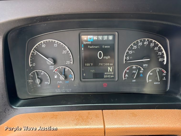 image for item FK3090 2019 Freightliner Cascadia semi truck