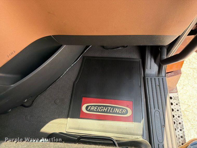 image for item FK3090 2019 Freightliner Cascadia semi truck