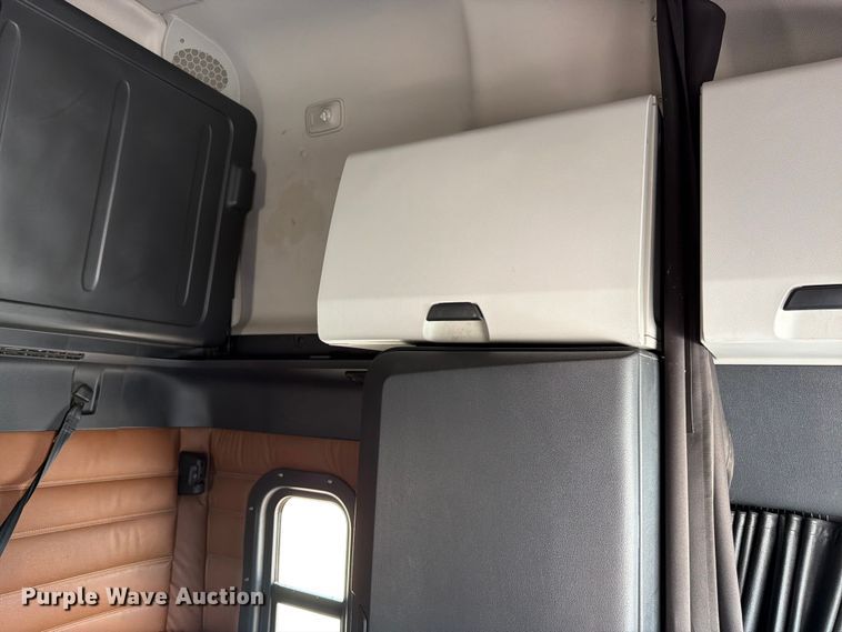 image for item FK3090 2019 Freightliner Cascadia semi truck