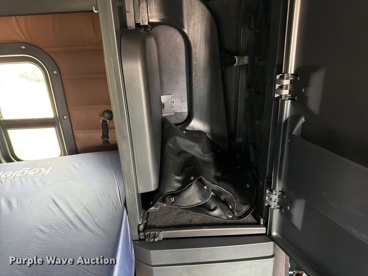 image for item FK3090 2019 Freightliner Cascadia semi truck