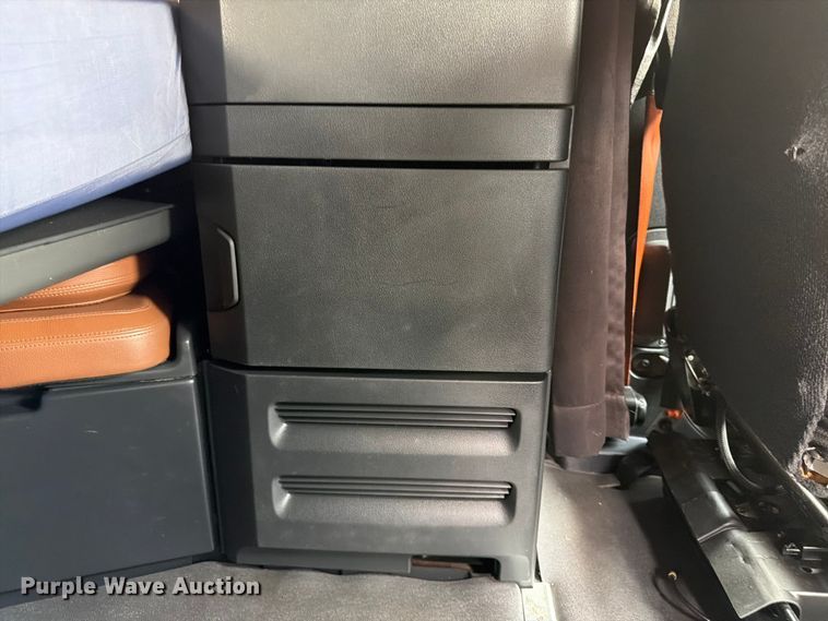 image for item FK3090 2019 Freightliner Cascadia semi truck