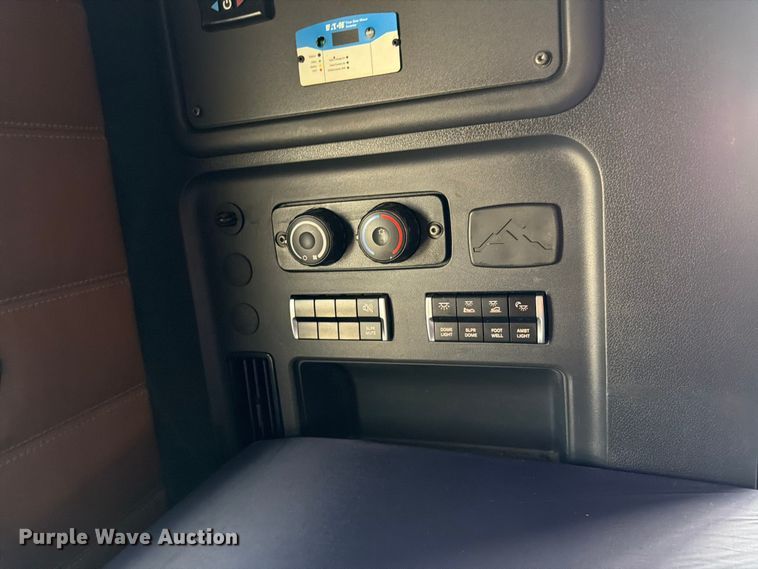 image for item FK3090 2019 Freightliner Cascadia semi truck