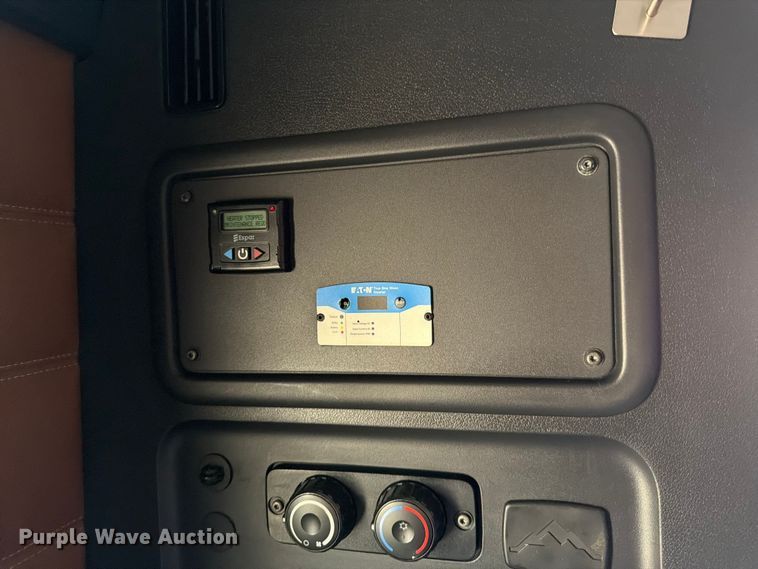 image for item FK3090 2019 Freightliner Cascadia semi truck