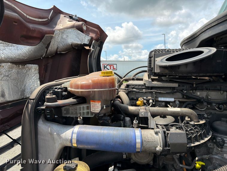 image for item FK3090 2019 Freightliner Cascadia semi truck