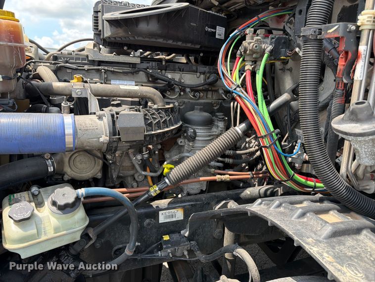 image for item FK3090 2019 Freightliner Cascadia semi truck