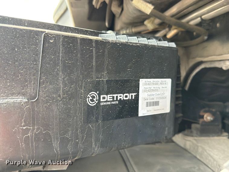 image for item FK3090 2019 Freightliner Cascadia semi truck