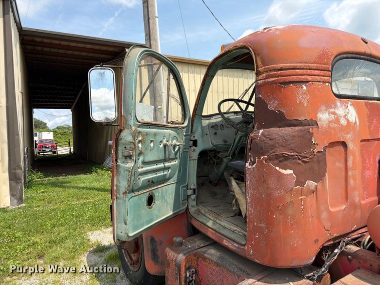 image for item FK3091 1942 Mack  B42 semi truck