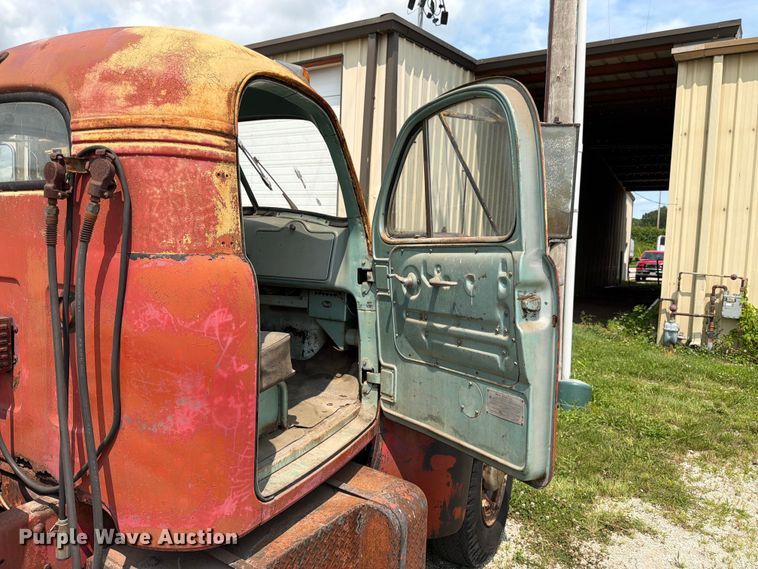 image for item FK3091 1942 Mack  B42 semi truck