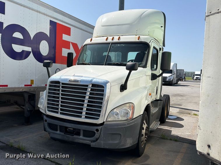 image for item FK3110 2016 Freightliner Cascadia semi truck