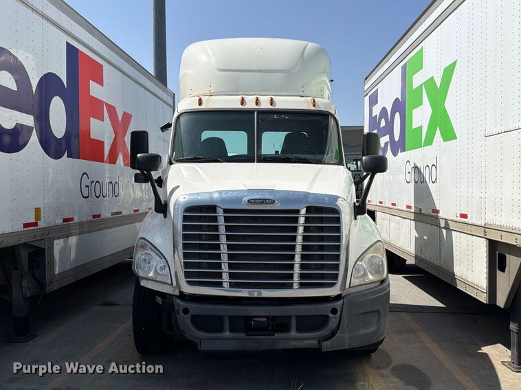 image for item FK3110 2016 Freightliner Cascadia semi truck