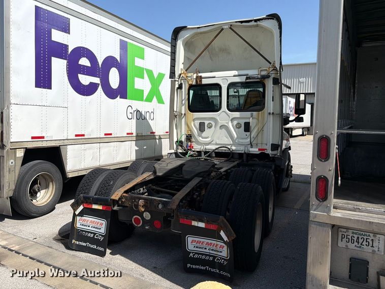image for item FK3110 2016 Freightliner Cascadia semi truck