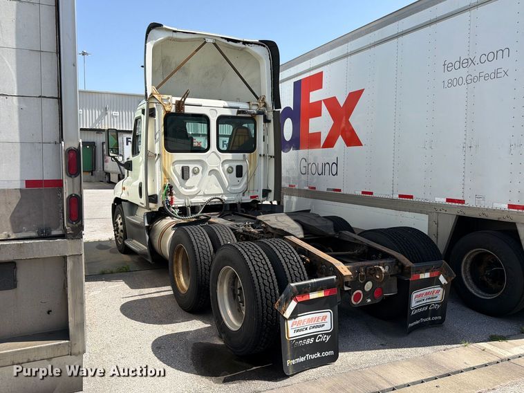 image for item FK3110 2016 Freightliner Cascadia semi truck