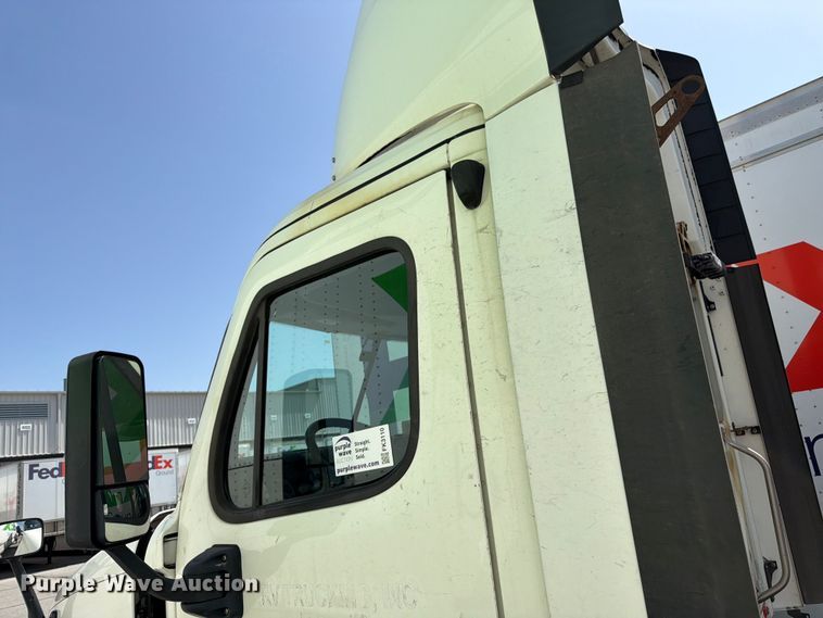 image for item FK3110 2016 Freightliner Cascadia semi truck