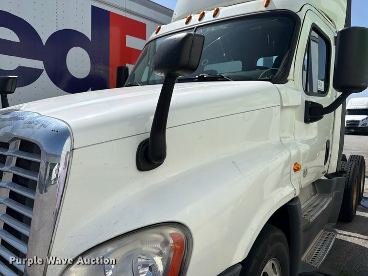 image for item FK3110 2016 Freightliner Cascadia semi truck
