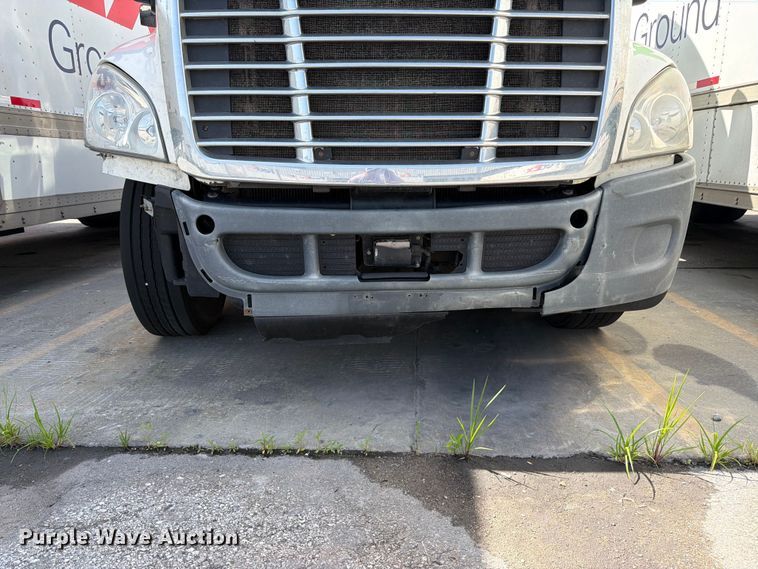 image for item FK3110 2016 Freightliner Cascadia semi truck