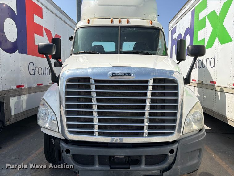 image for item FK3110 2016 Freightliner Cascadia semi truck
