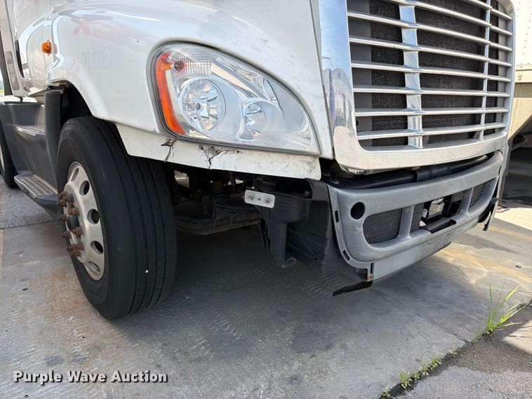 image for item FK3110 2016 Freightliner Cascadia semi truck