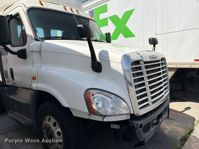 image for item FK3110 2016 Freightliner Cascadia semi truck