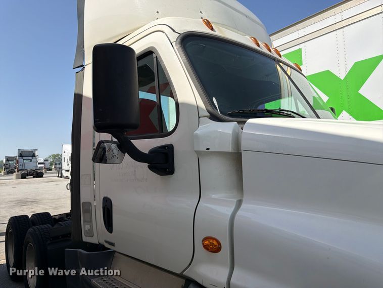 image for item FK3110 2016 Freightliner Cascadia semi truck