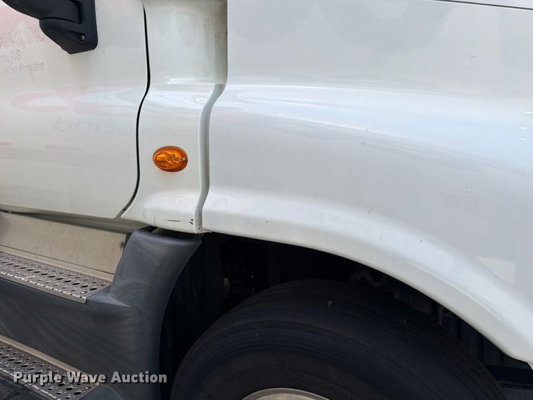 image for item FK3110 2016 Freightliner Cascadia semi truck
