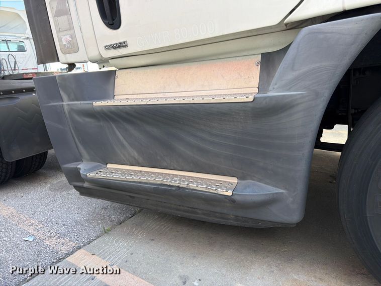 image for item FK3110 2016 Freightliner Cascadia semi truck