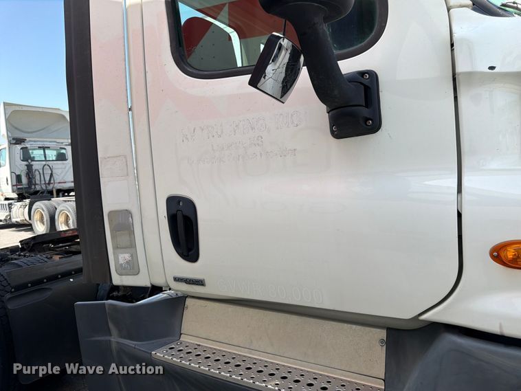 image for item FK3110 2016 Freightliner Cascadia semi truck