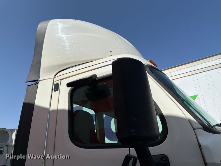 image for item FK3110 2016 Freightliner Cascadia semi truck