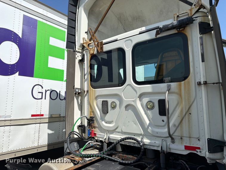 image for item FK3110 2016 Freightliner Cascadia semi truck
