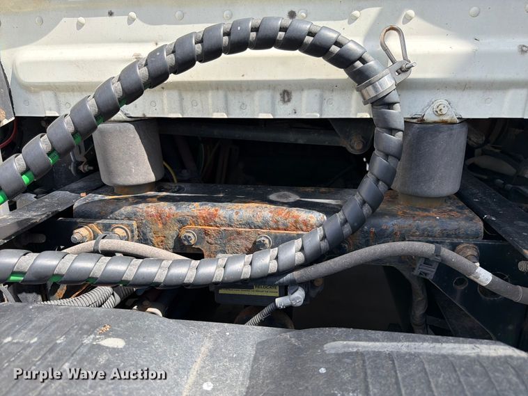 image for item FK3110 2016 Freightliner Cascadia semi truck