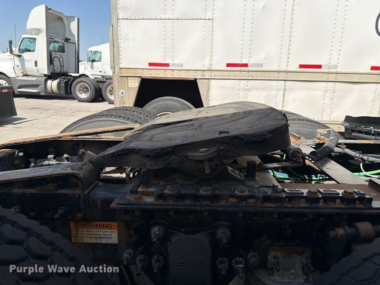 image for item FK3110 2016 Freightliner Cascadia semi truck
