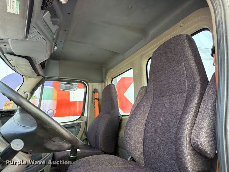 image for item FK3110 2016 Freightliner Cascadia semi truck